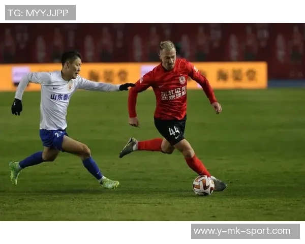 张力与激情交织亚泰足球队在赛场上展现不屈精神与团队力量